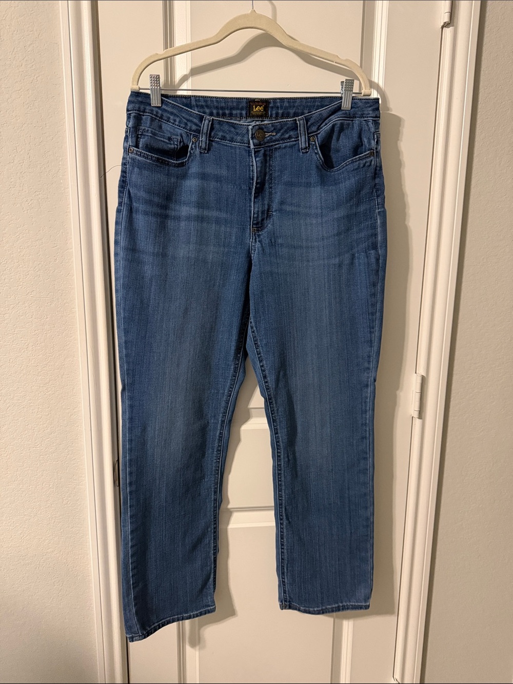 Lee Straight Leg Women's Jeans in Classic Blue Wash